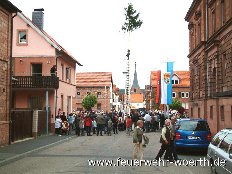 2010.04.30 Maibaumaufstellung (2) b.jpg